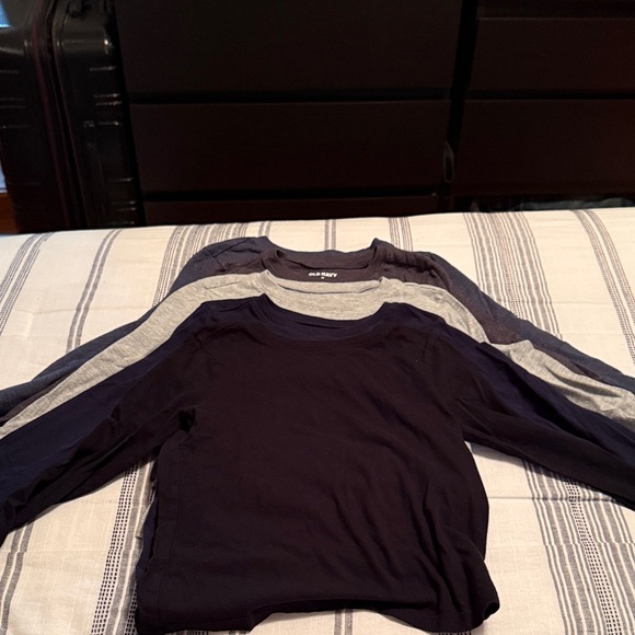 Old Navy Other - Boys lot of 5 long sleeve T shirts size 6T